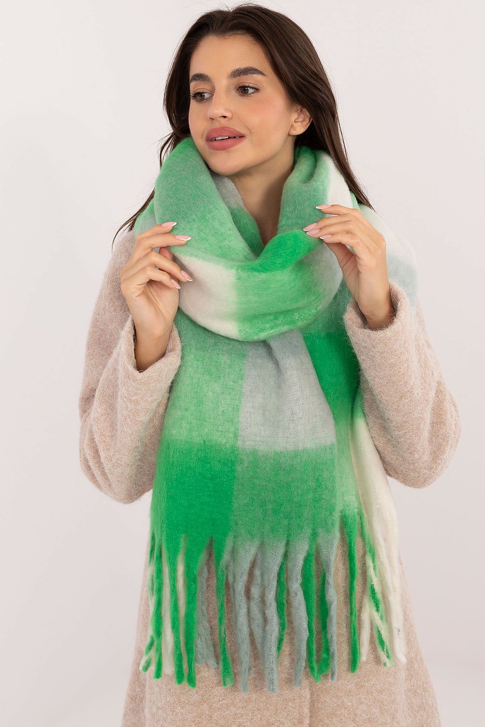  Shawl model 203181 AT 