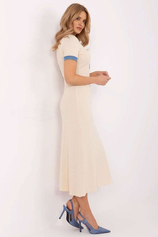 Pencil Women’s Midi Dress with sweetheart neckline and ribbed fabric, side view