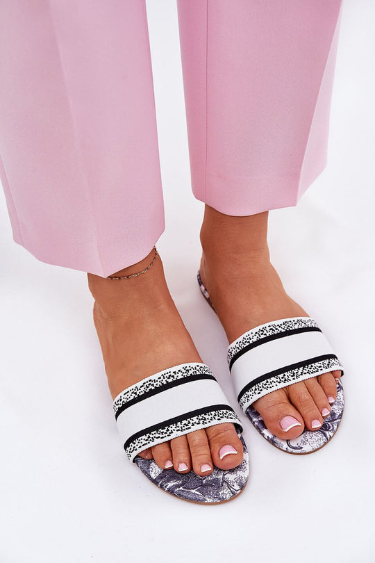 Flat women’s flip-flops with distinctive pattern, perfect for summer outfits.