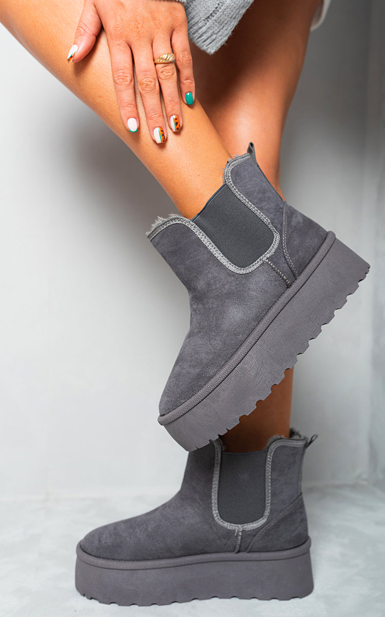 Women's Faux Fur Lined Platform Chelsea Boots